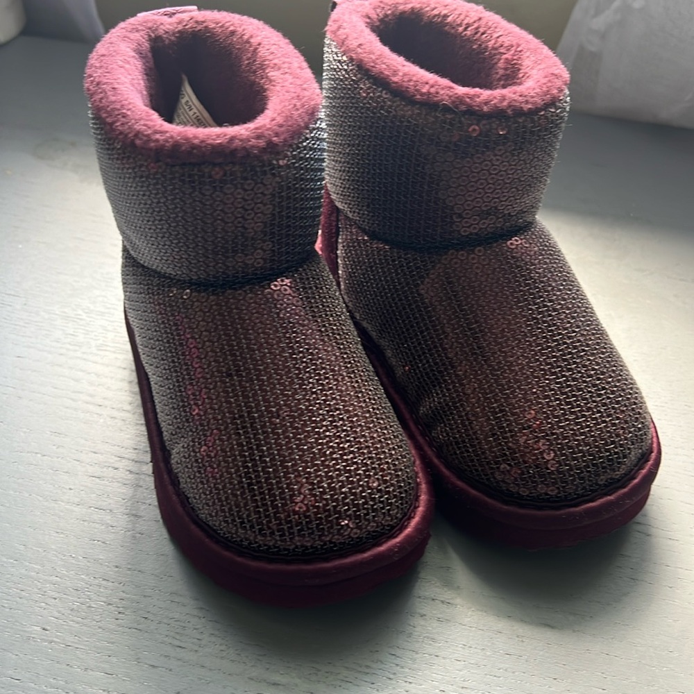 Uggs Toddler Size 7 sequence